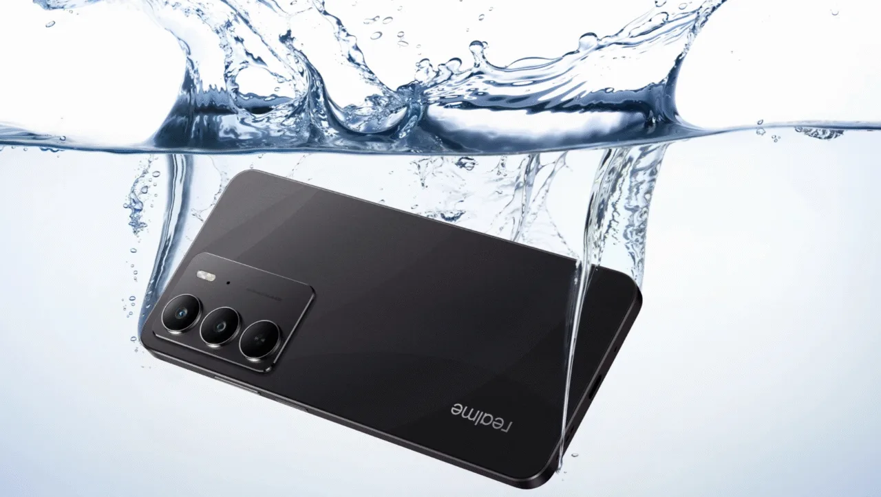 Realme C75 5G in water